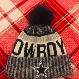 New Era Dallas Cowboys Winter Beanie hat, O/S One Size fits most.